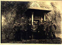Besuch bei Jasta 4 im Spätsommer 1916, vordere Reihe beginnnend mit 2 v. links Trentepohl, Frhr. v. Althaus, Bruder Hartmut Buddecke, Hans Joachim Buddecke, Frankl, Oblt. zur See Stosberg, Bernert